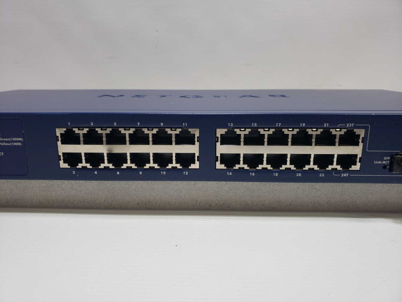 Netgear ProSafe GS724T v2 24-Port Gigabit Smart Switch With RackMount Ears )