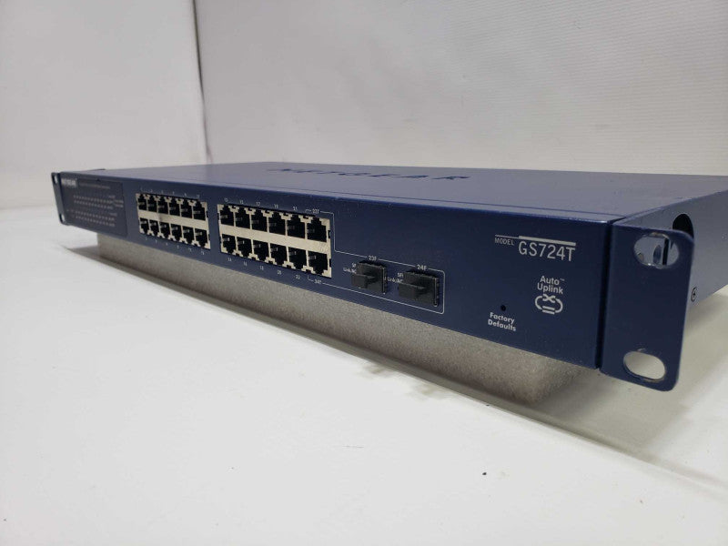 Netgear ProSafe GS724T v2 24-Port Gigabit Smart Switch With RackMount Ears )