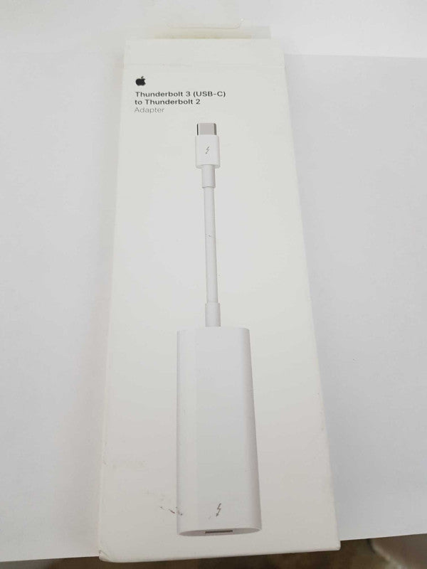 1 x Thunderbolt 3 (USB-C) to Thunderbolt 2 adapter — retail.era
