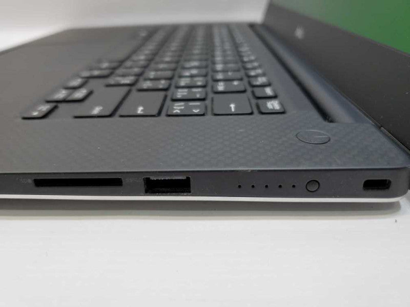 Dell Latitude 5510 15.6\\" Core i7-6820HQ 8GB DDR3 1TB HDD M1000 2GB -
