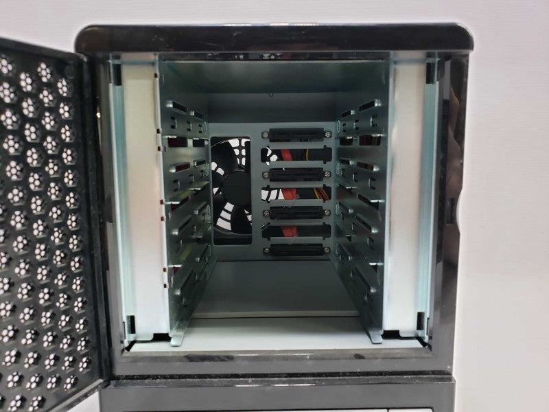 QNAP TS-409 4-Bay NAS No Caddies **READ* )