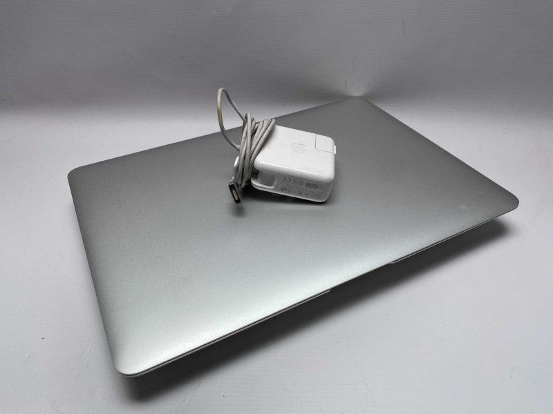 2017 MacBook Air 13-inch with Intel i7 CPU 8GB RAM & 120GB Storage  -