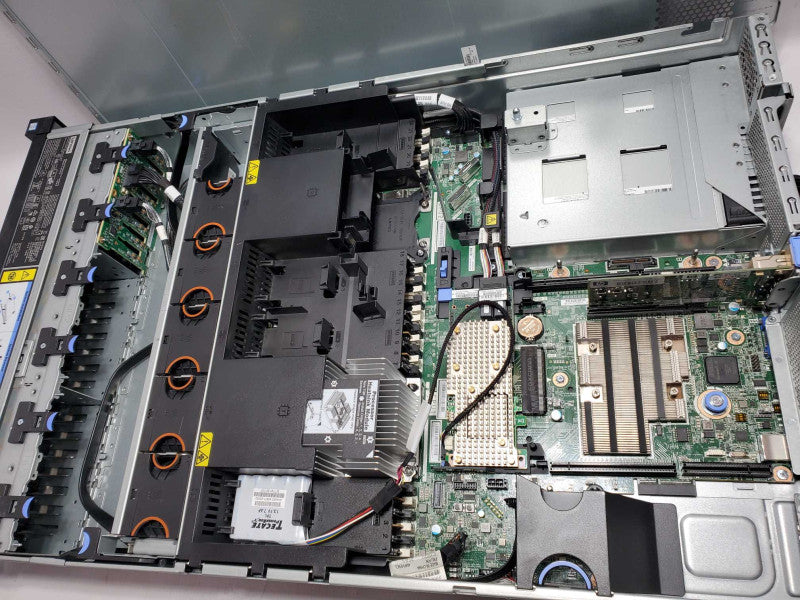 Lenovo ThinkSystem SR650 8x 2,5\\" 1x Xeon Silver 4108 1.8GHz 8C/64GB, NO HDDs ~