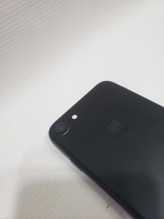Apple iPhone 7 32 GB Unlocked Black *READ* )