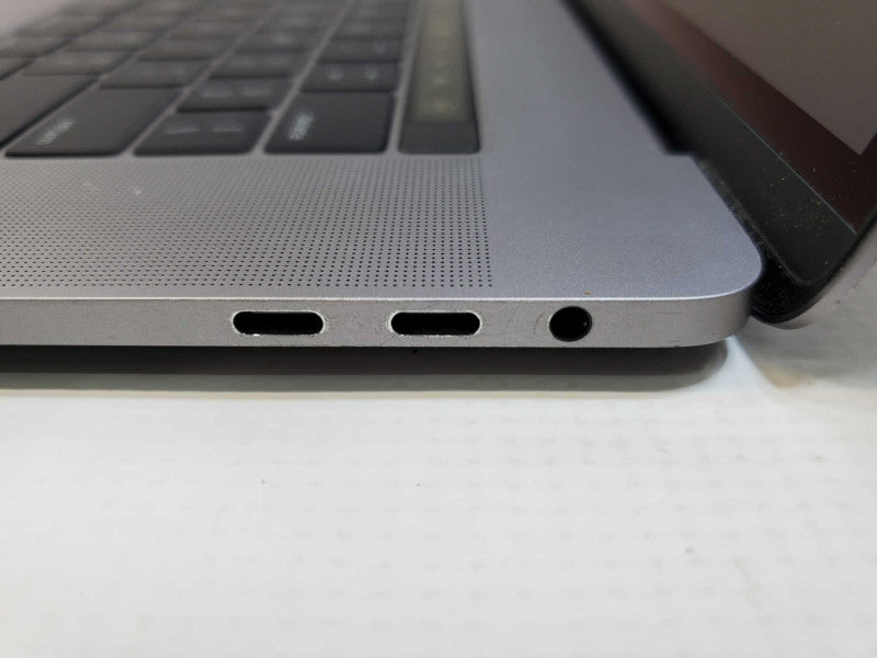 MacBook Pro 2017 Core i7-7820HQ @ 2.9GHz 16GB DDR3 500GB SSD Radeon Pro 560 4GB [Read] (