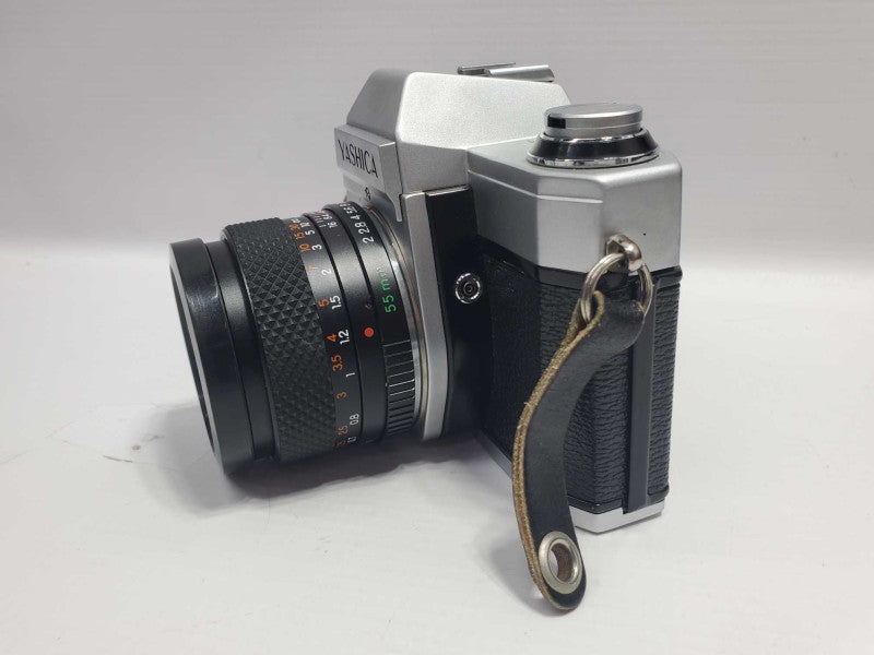 Yashica FX-2 SLR 3.5mm Film Camera VINTAGE (READ) |