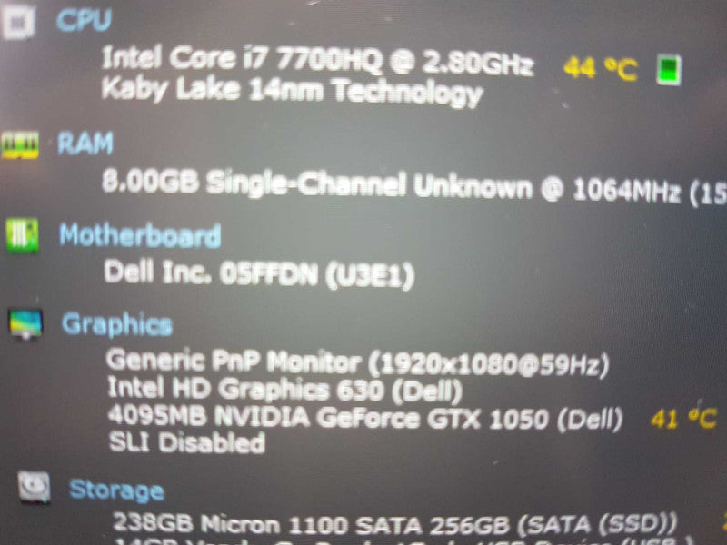 Dell XPS 15 9560 i7-7700HQ @ 2.80ghz / 8gb ram / GTX 1050 / 256gb ssd #