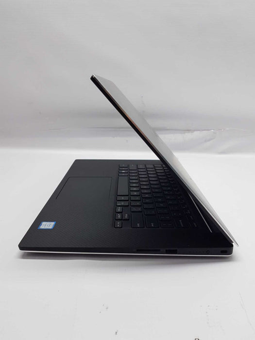 Dell XPS 15 9560 i7-7700HQ @ 2.80ghz / 8gb ram / GTX 1050 / 256gb ssd #