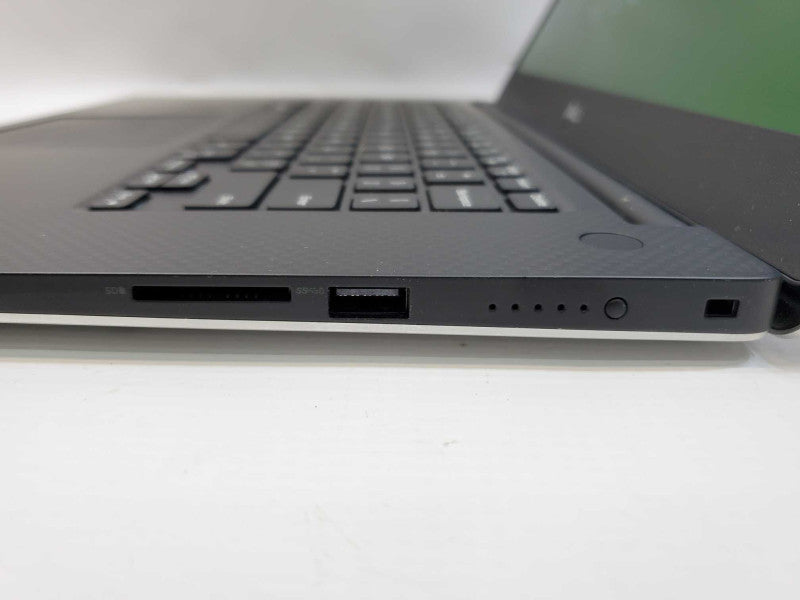 Dell XPS P56F 15.6\\" Core i7-8750H @ 2.2GHz 8GB DDR4 500GB SSD (