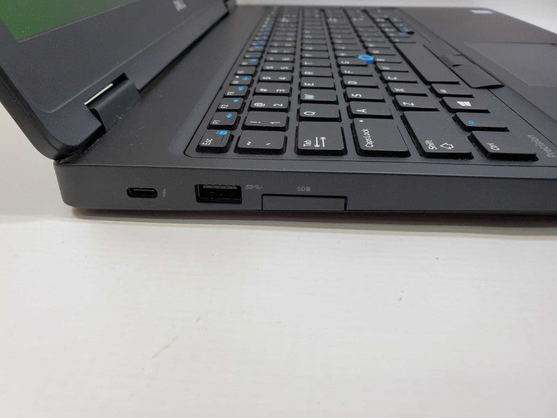 Dell Precision 3520 15.6\\" i7-7820HQ@2.9GHz 8GB DDR3 256GB SSD Quadro M620 2GB (