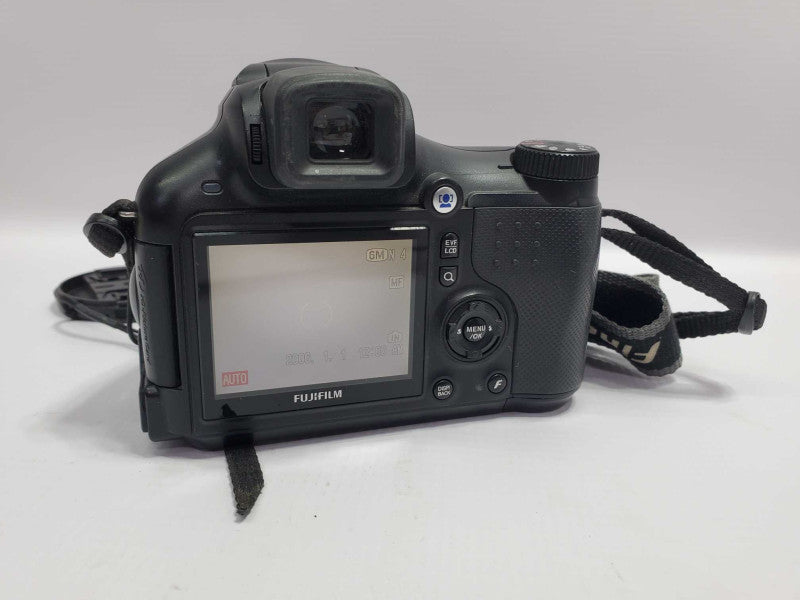 FujiFilm Finepix S6000fd 6.3MP DSLR Camera |