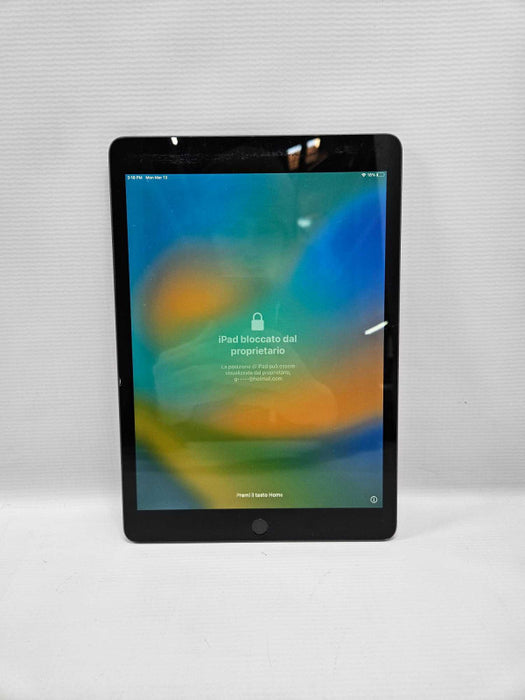 Apple iPad 2021 9th Gen. Silver 10.2-inch Display- Wi-Fi Only A2602 **READ** )