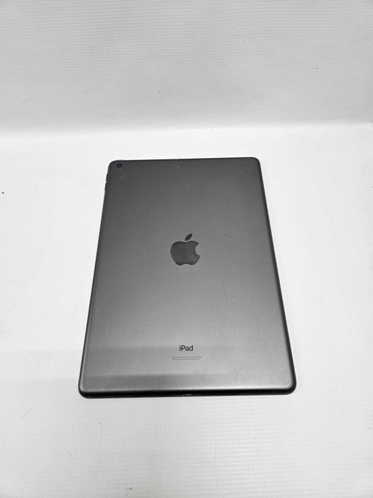 Apple iPad 2021 9th Gen. Silver 10.2-inch Display- Wi-Fi Only A2602 **READ** )