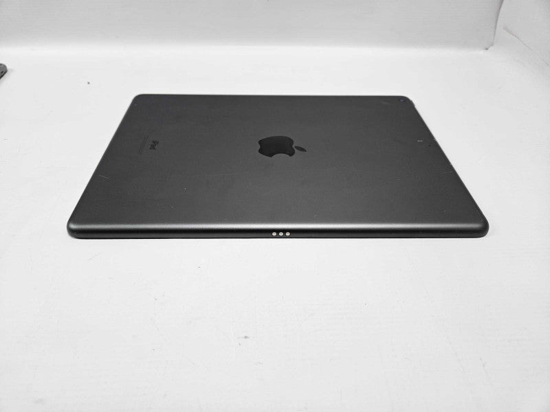 Apple iPad 2021 9th Gen. Silver 10.2-inch Display- Wi-Fi Only A2602 **READ** )