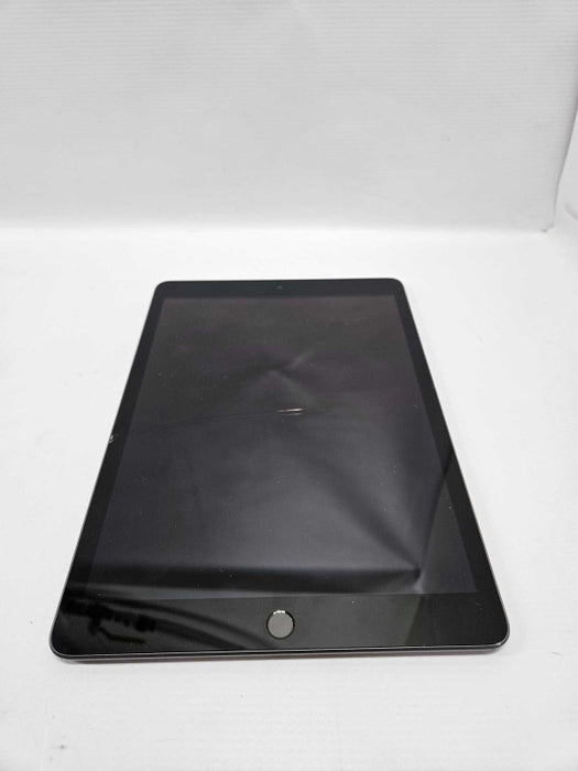 Apple iPad 2021 9th Gen. Silver 10.2-inch Display- Wi-Fi Only A2602 **READ** )