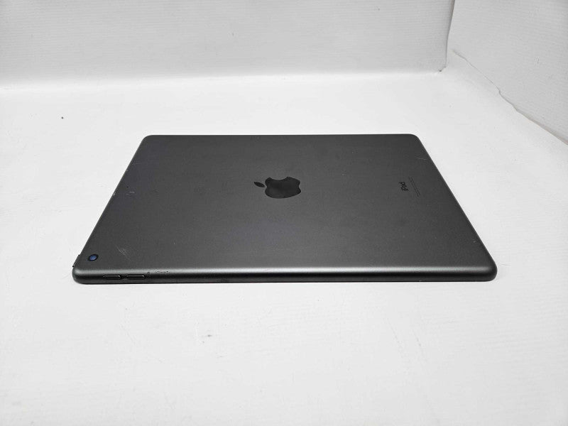 Apple iPad 2021 9th Gen. Silver 10.2-inch Display- Wi-Fi Only A2602 **READ** )