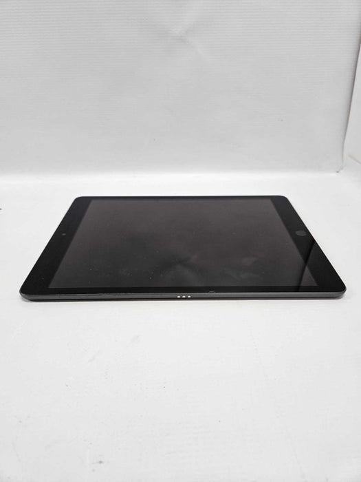 Apple iPad 2021 9th Gen. Silver 10.2-inch Display- Wi-Fi Only A2602 **READ** )