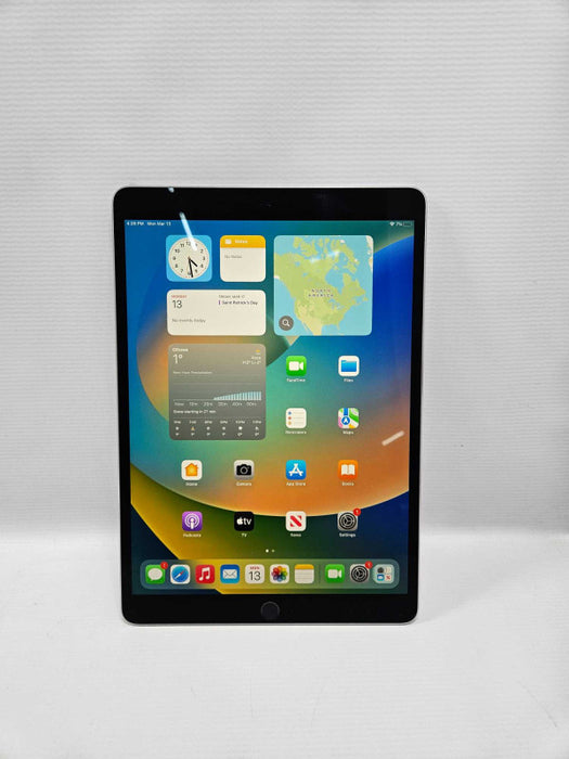 Apple Pro 10.5 A1701 64GB Silver Wi-Fi Only Tablet )