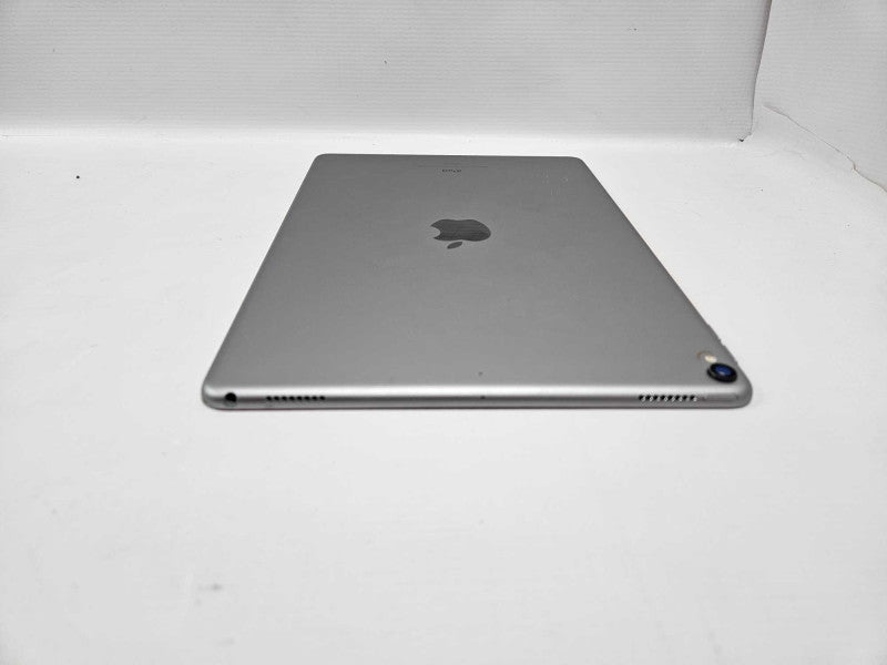 Apple Pro 10.5 A1701 64GB Silver Wi-Fi Only Tablet )