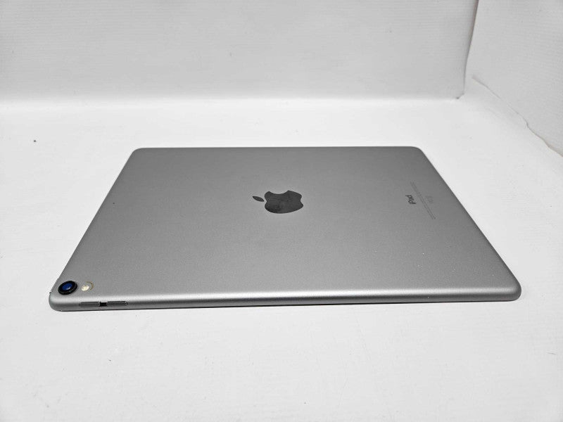 Apple Pro 10.5 A1701 64GB Silver Wi-Fi Only Tablet )