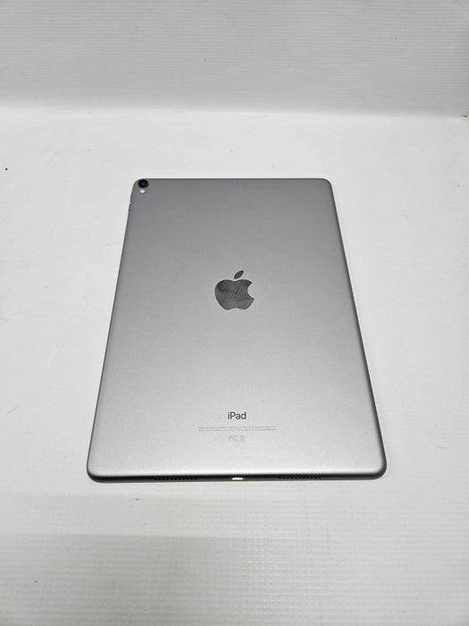 Apple Pro 10.5 A1701 64GB Silver Wi-Fi Only Tablet )