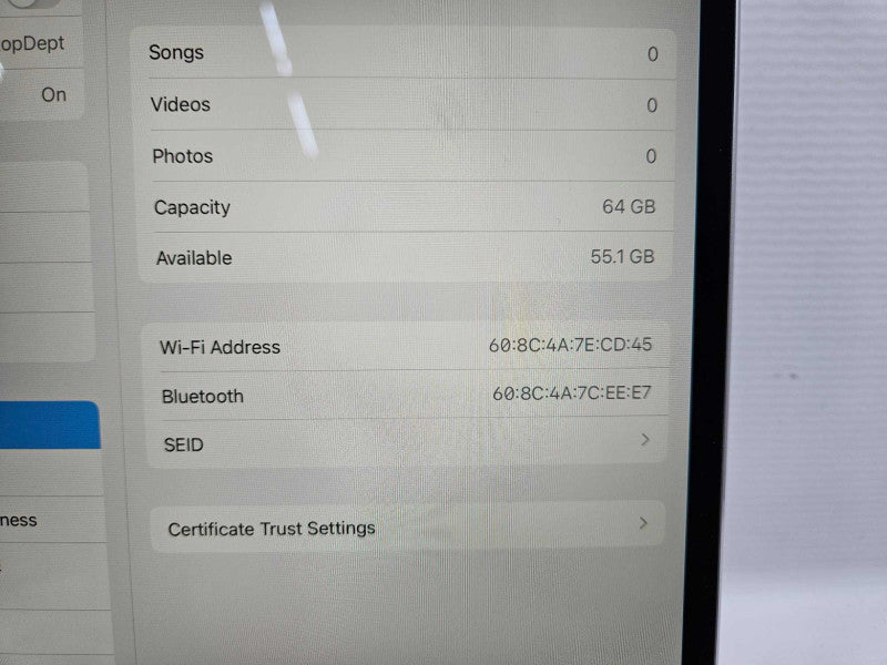 Apple Pro 10.5 A1701 64GB Silver Wi-Fi Only Tablet )