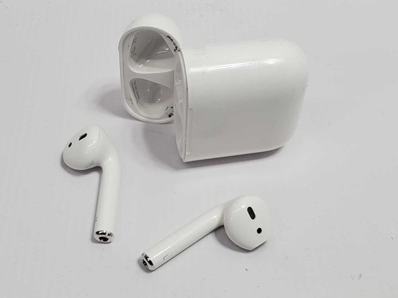 Apple Airpods with Charger Case Q|