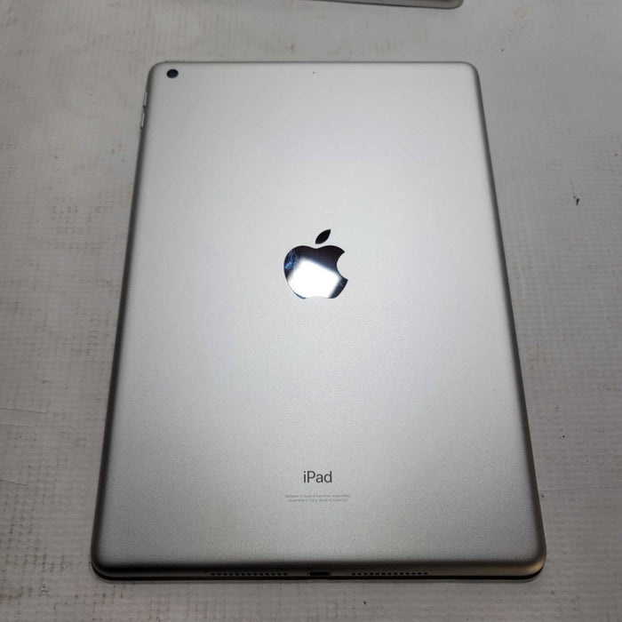 Apple iPad 9th Gen. 10.2\\" 64GB - Wi-Fi - Space Gray - A2602 READ =