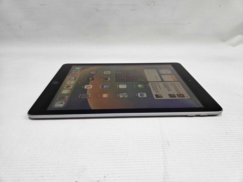 Apple iPad 6th Generation 128 GB (2018) 9.7\\" iPad 6  )