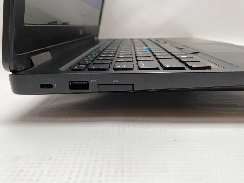 DELL precision 3520 with XEON E3-1505M v6 CPU 16GB RAM & 512GB SSD Storage  -
