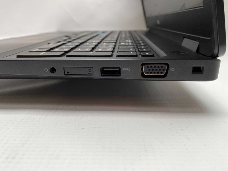 DELL precision 3520 with XEON E3-1505M v6 CPU 16GB RAM & 512GB SSD Storage  -