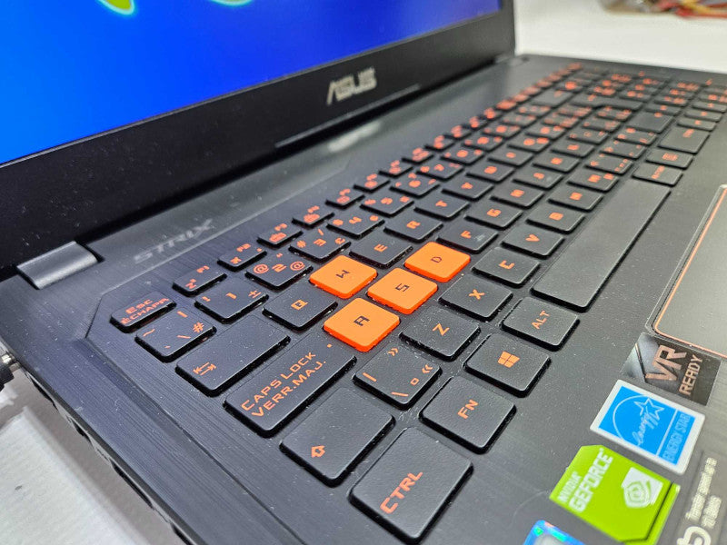 Asus Strix GL502VS i7-6700HQ 32GB RAM 1TB HDD 500GB SSD GTX 1070 **READ** )