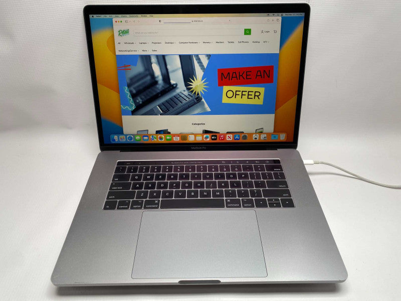 2017 MacBook Pro 15-inch TouchBar with i7 CPU 16GB RAM & 256GB Storage READ -