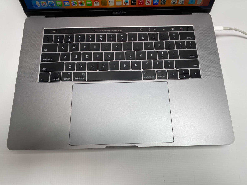 2017 MacBook Pro 15-inch TouchBar with i7 CPU 16GB RAM & 256GB Storage READ -