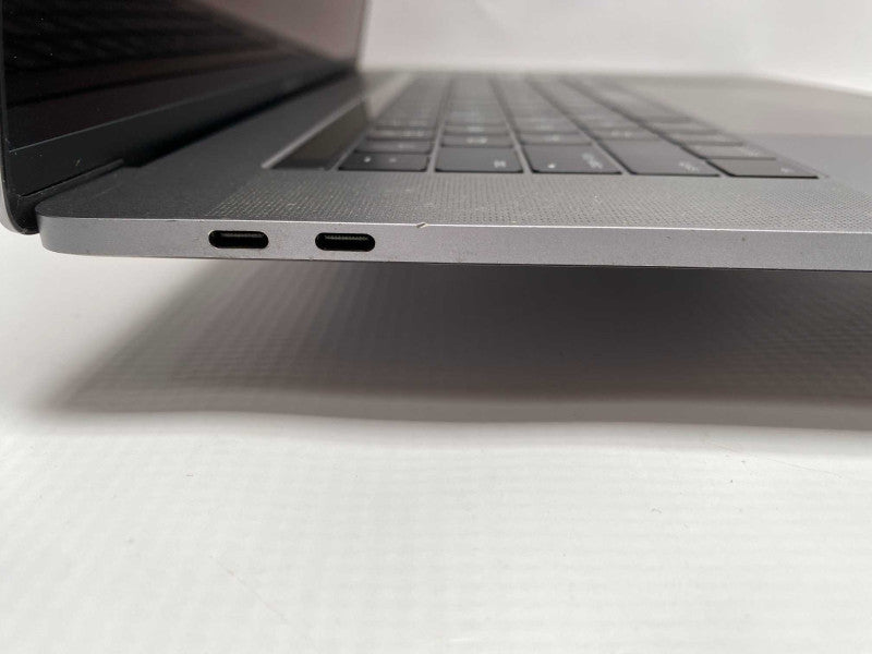 2017 MacBook Pro 15-inch TouchBar with i7 CPU 16GB RAM & 256GB Storage READ -
