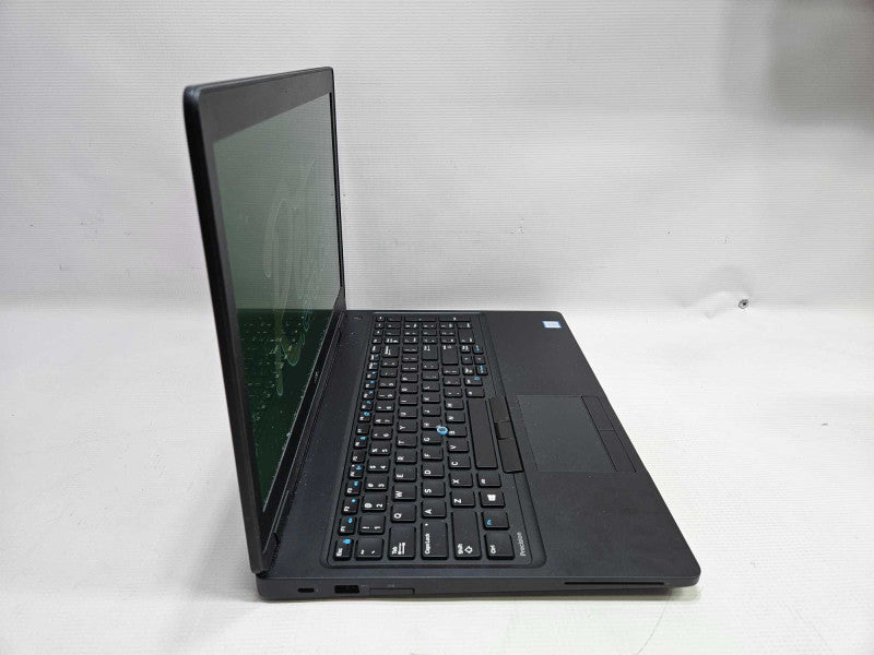 Dell Precision 3520 i7-7820HQ 16GB RAM 250GB SSD Quadro M620 GPU )