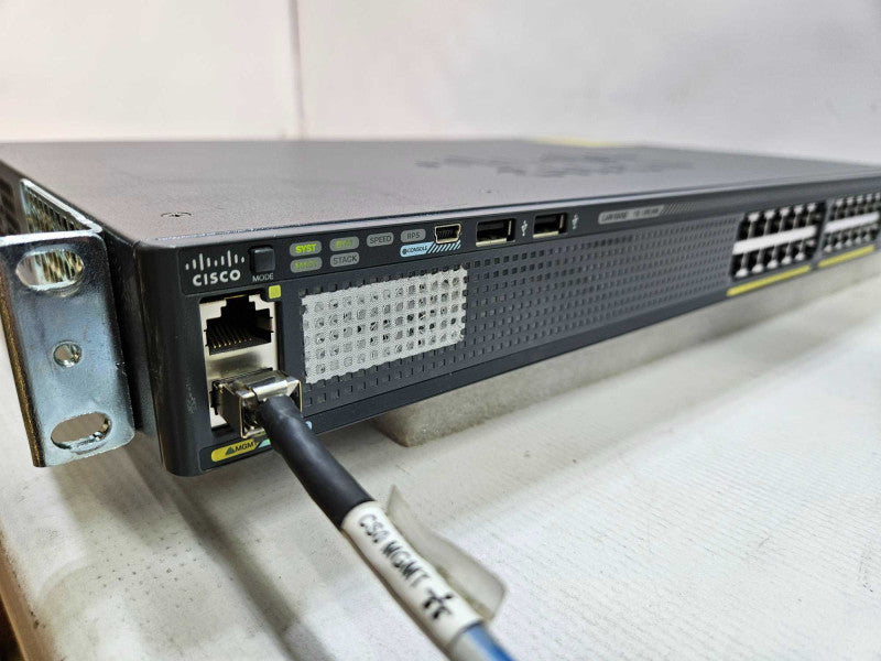 Cisco Catalyst 2960-X 24 GigE PoE 370W Ethernet Switch (WS-C2960X-24TS-L V05) )
