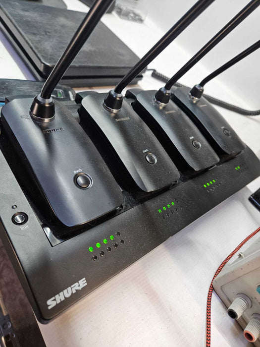 Shure MXWNCS8 Charging Station With 4x MXW8 Z10 Mic Q)