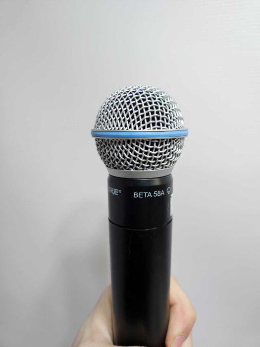 Shure MXWNCS8 Charging Station With 2x MXW8 Z10 and 2x Beta 58A Mics )