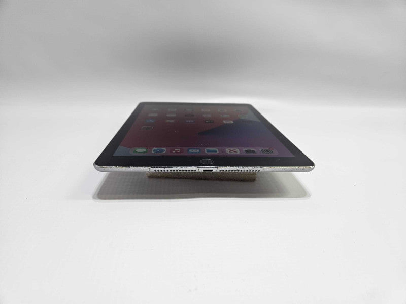 Apple iPad Air 2 128 GB WiFi Only A1567 Silver Tablet  )