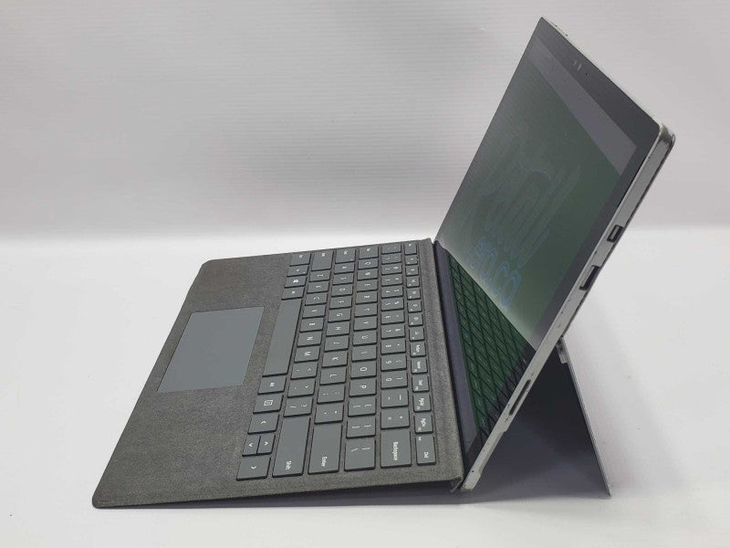 Microsoft Surface Pro 4  (1724) i5-6300U 8GB RAM 256GB Storage (READ) |