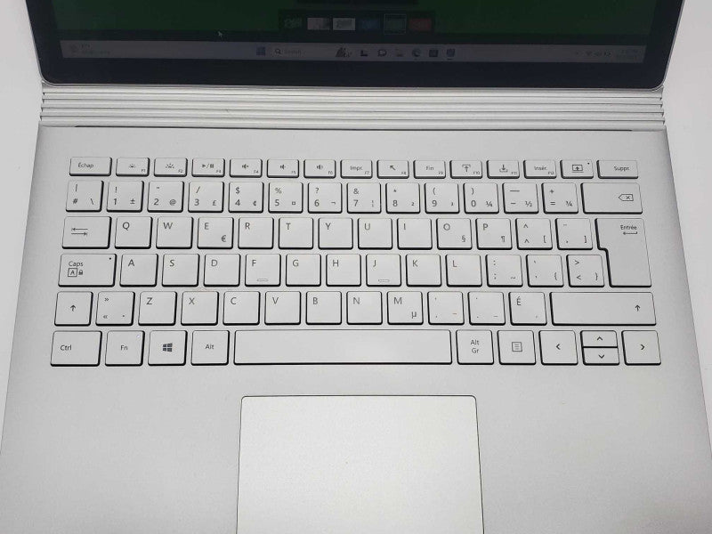 Microsoft Surface Book (1703) i5-6300U 8GB RAM 256GB Storage (READ) |