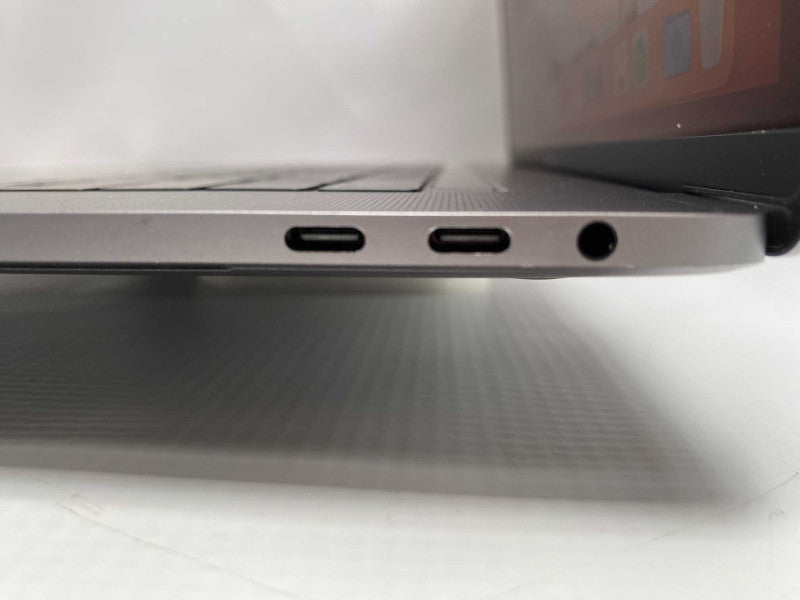 2017 MacBook Pro 15-inch TouchBar with i7 CPU 16GB RAM & 1TB Storage READ  -