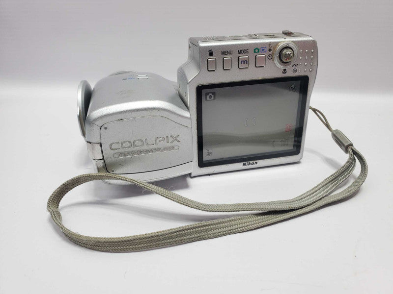 Nikon Coolpix S10 6MP Digital Camera |