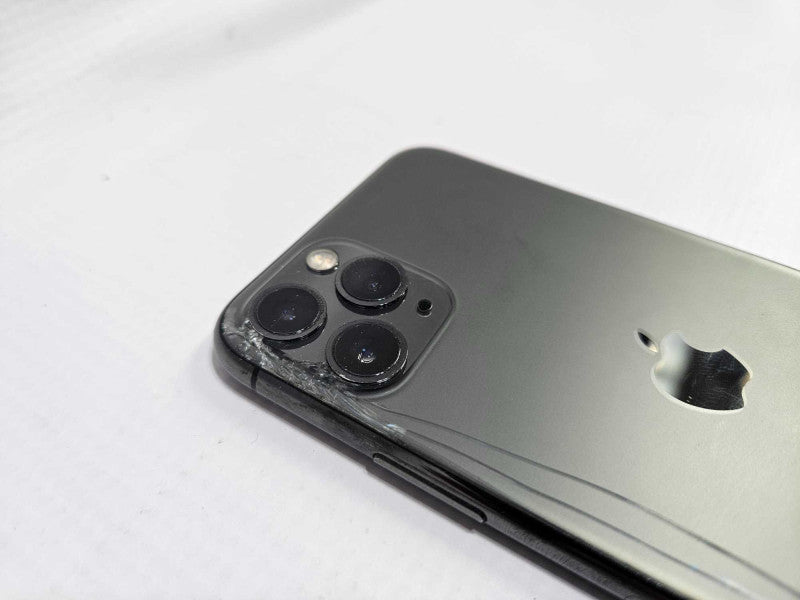 Apple iPhone 11 Pro 64 GB Unlocked  **READ** )