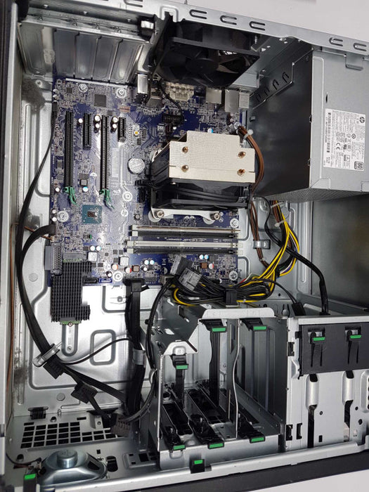 HP Z240 Xeon E3-1245 @ 3.5GHz 4GB DDR4 /READ #