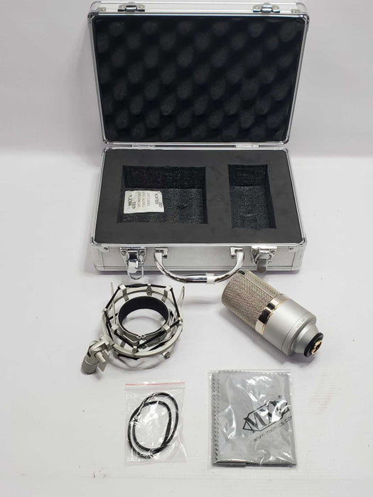 MXL 990 Condenser Microphone with Mounting Bracket and Accessories |