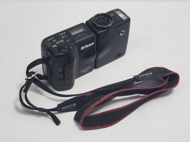 Nikon Coolpix 950 Vintage 2.0MP Digital Camera |