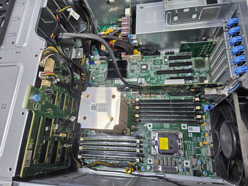Dell PowerEdge T420 1x Xeon E5-2450 0 @ 2.10GHz 32GB RAM 2x 750W PSU )