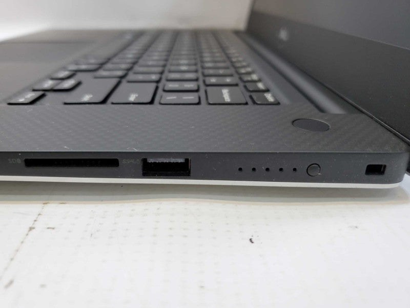 Dell XPS P56F 15.6\\" Core i7-8750H @ 2.2GHz 16GB DDR4 500GB SSD GTX 1050 4GB (